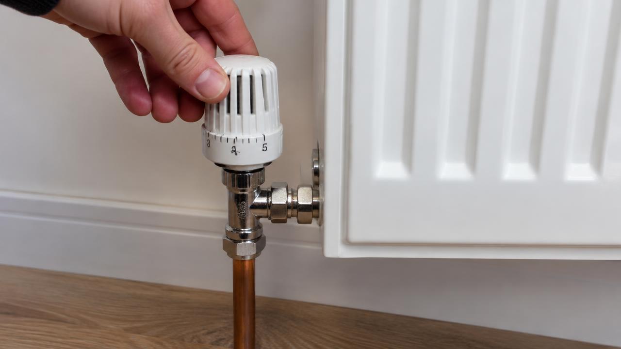 Thermostatic radiator valve with numbered head